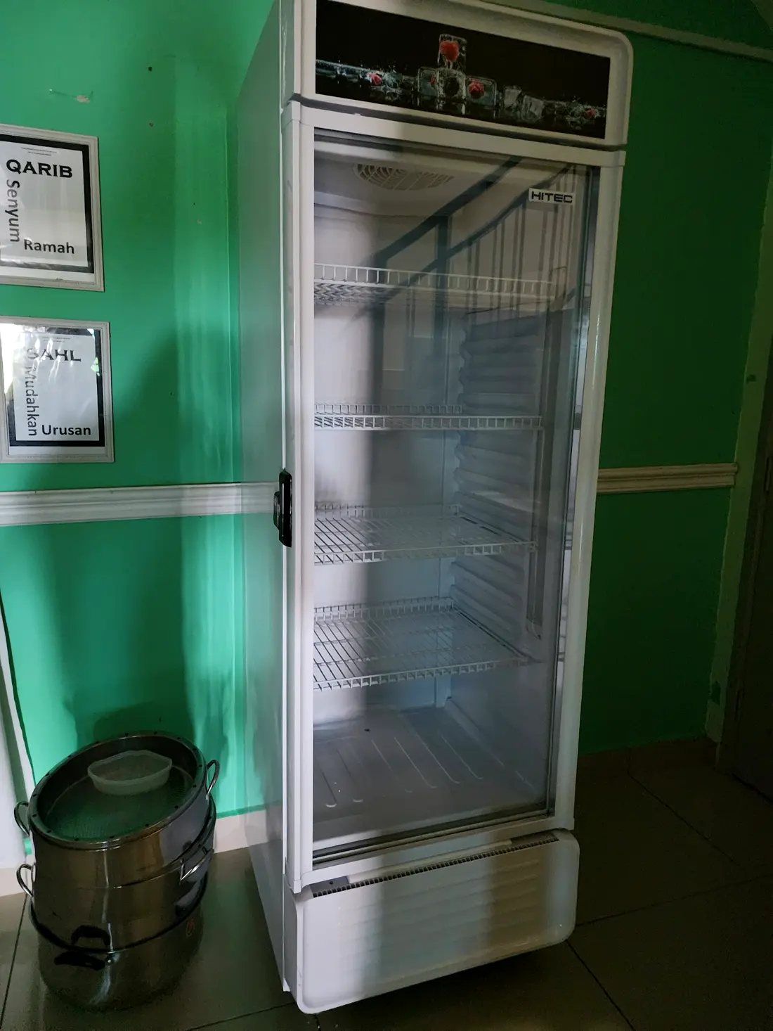Suasana kedai Elektrik Shing Hing
